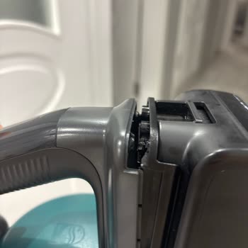 Philips Dikey Süpürgede Hafif Düşmede Kırılan Batarya Altı Parça Mağduriyeti