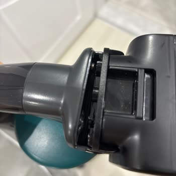 Philips Dikey Süpürgede Hafif Düşmede Kırılan Batarya Altı Parça Mağduriyeti