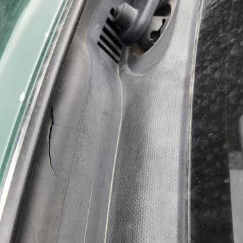 2018 Mini Countryman Windshield Seal Damage Causing Water Leaks
