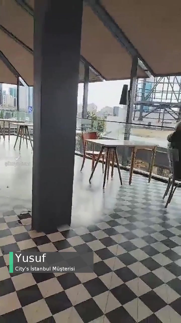 City's İstanbul Oturma Alanında Sandalye Yok! videonun kapak resmi