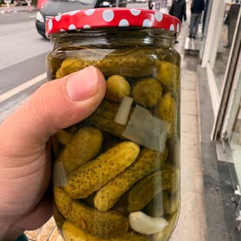 Saf Bağdan Turşu Kavanozundan Turşu Çıktı