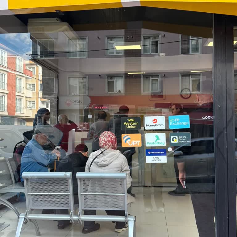 PTT Güzelyalı Şubesinde Yoğunluk Ve Personel Eksikliği Sorunu