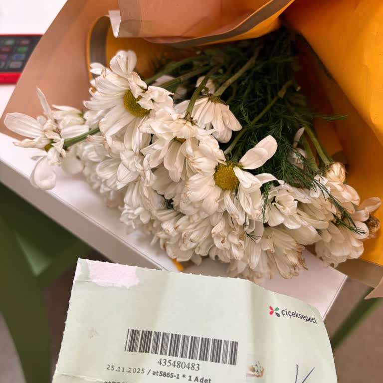 Öğretmenler Günü'nde Solmuş Çiçek Ve İlgisiz Müşteri Hizmetleri