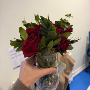 Sipariş Ettiğim Çiçek Görselden Farklı Ve Buruşuk Geldi Mağdur Oldum