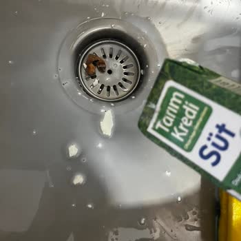 Bozuk Süt Satışı Nedeniyle Para İadesi Talebi Ve Sağlık Riski