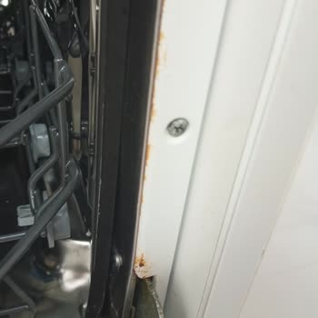 Vestel BM5302 Dishwasher And NFK52001 Fridge Rusting