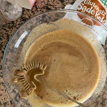 Glütensiz Kek Harcından Taşlaşmış Parçalar Çıktı, Mağduriyet Yaşadım