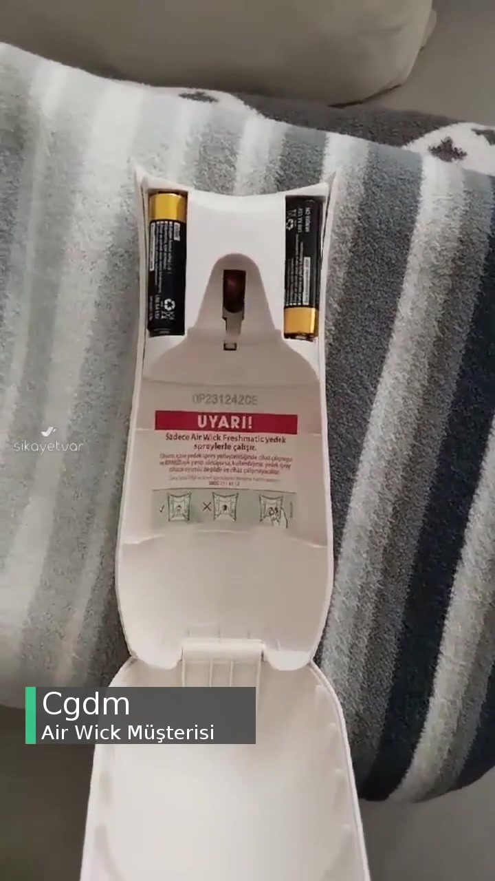 Air Wick Kırmızı Işık Uyarısı! videonun kapak resmi