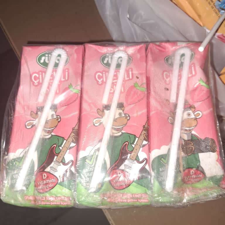 Çilekli Süt Skandalı: Kurtlu Ve Akmış Ürün Teslimatı