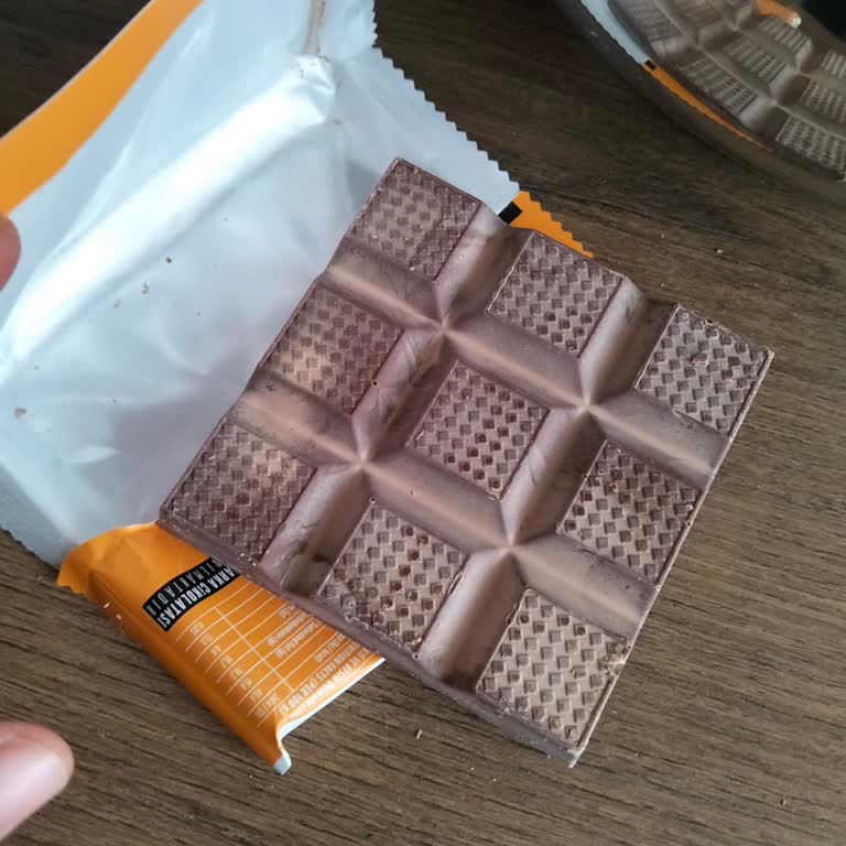 Aldığım Çikolatanın Rengi Soluk Ve Güvenimi Sarstı