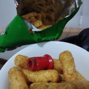 Cips Paketinden Çıkan Yabancı Plastik Parça Nedeniyle Ciddi Sağlık Endişesi