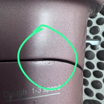 Hamur Yoğurma Makinesinde Boya Atması Ve Müşteri Hizmetlerinden Yanıtsız Kalma