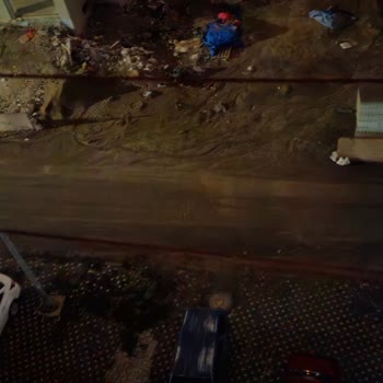 Karanlık Sokakta Arızalı Lamba Nedeniyle Artan Güvenlik Endişesi