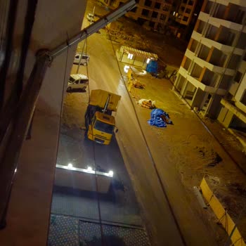 Karanlık Sokakta Arızalı Lamba Nedeniyle Artan Güvenlik Endişesi