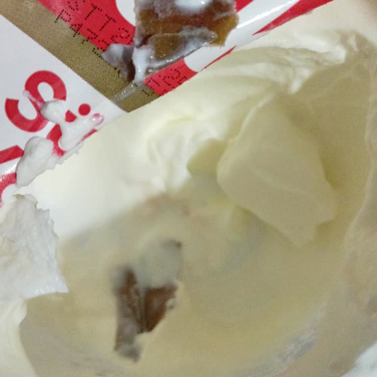 Yoğurttan Çıkan Kağıt Parçası Hijyen Endişesi Yarattı