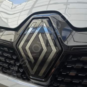 Yeni Renault Clio'da Logo Soyulması Ve Servis Gecikmesi Mağduriyeti