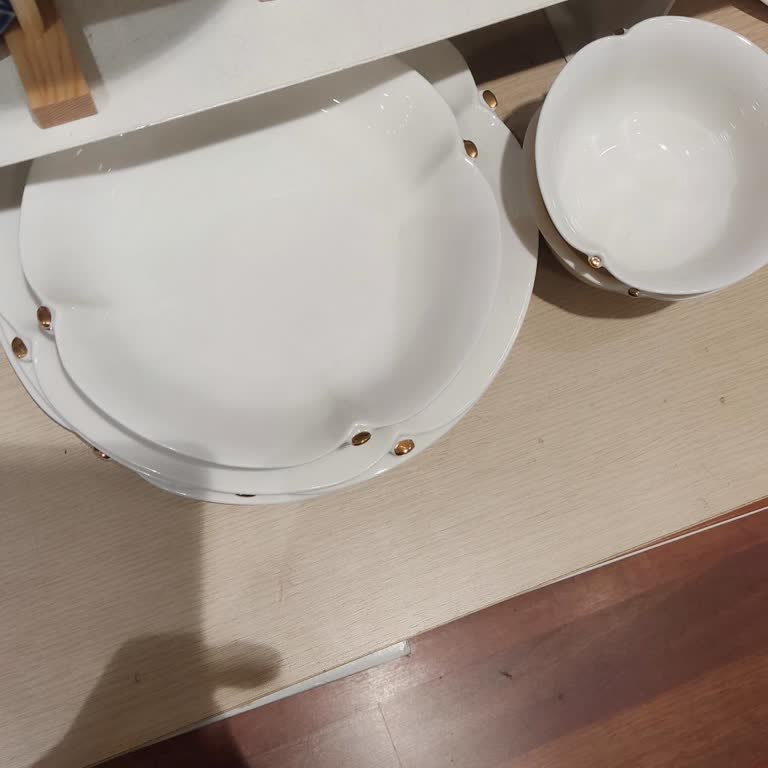 Satın Aldığım Yemek Takımı Eksik Parça Ve İlgisizlik Nedeniyle Teslim Edilmedi