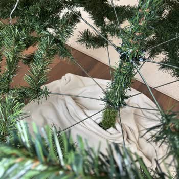 Eksik Dal Nedeniyle Yılbaşı Ağacında Mağduriyet Ve Çözüm Talebi