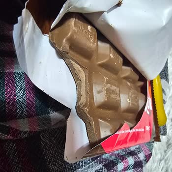 Bozuk Çikolata Ve İlgisiz Mağaza Personeli Nedeniyle Yaşanan Mağduriyet