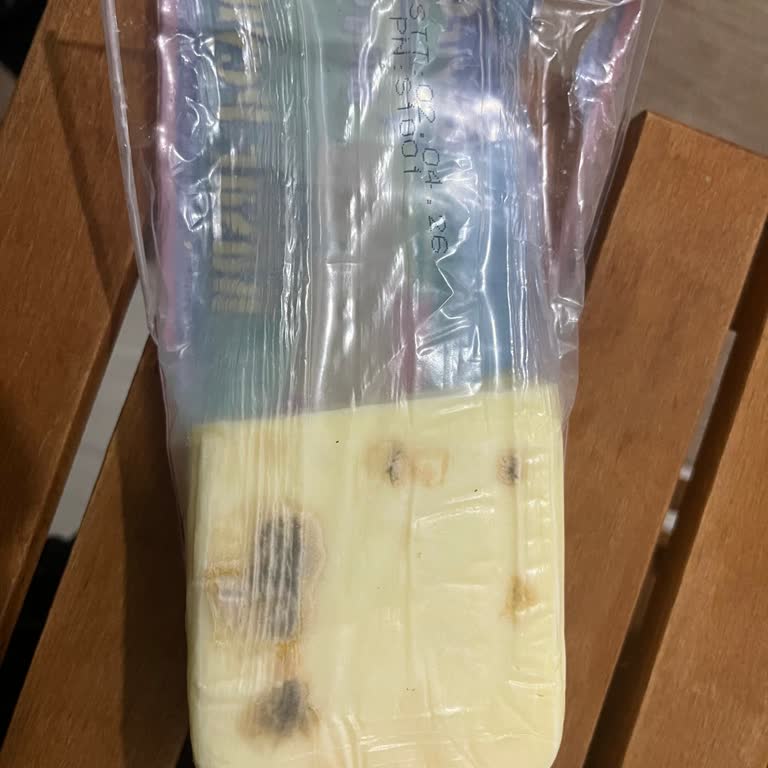 Taze Alınan Kaşar Peynirinin Hızla Küflenmesi Ve Firma İletişimsizliği