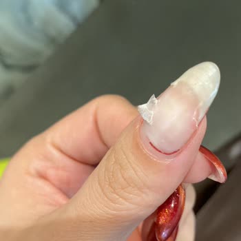 Tırnak Güçlendirme İşleminde Ciddi Mağduriyet Ve Salonun İlgisizliği