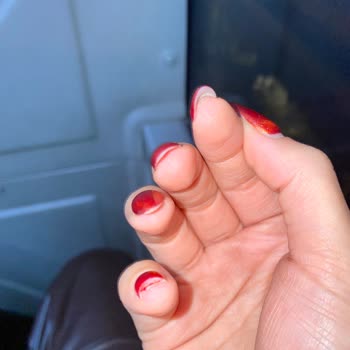 Tırnak Güçlendirme İşleminde Ciddi Mağduriyet Ve Salonun İlgisizliği