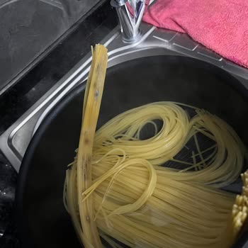 Nuh'un Ankara Makarnası Son Kullanma Tarihi Geçmemiş Makarnada Küf Şoku