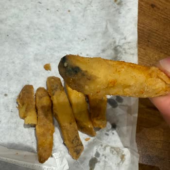 Yemekte Küflü Patatesle Karşılaşmak Hijyen Endişesi Yarattı