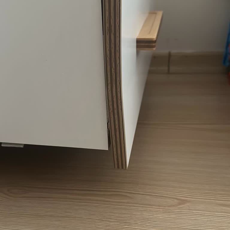 Teslimatta Kırık Gelen Gardırop Çekmecesi 9 Aydır Değiştirilmedi, Müşteri Hizmetleri İlgisiz