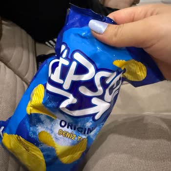 Cips Paketinden Kızarmış Böcek Şoku!