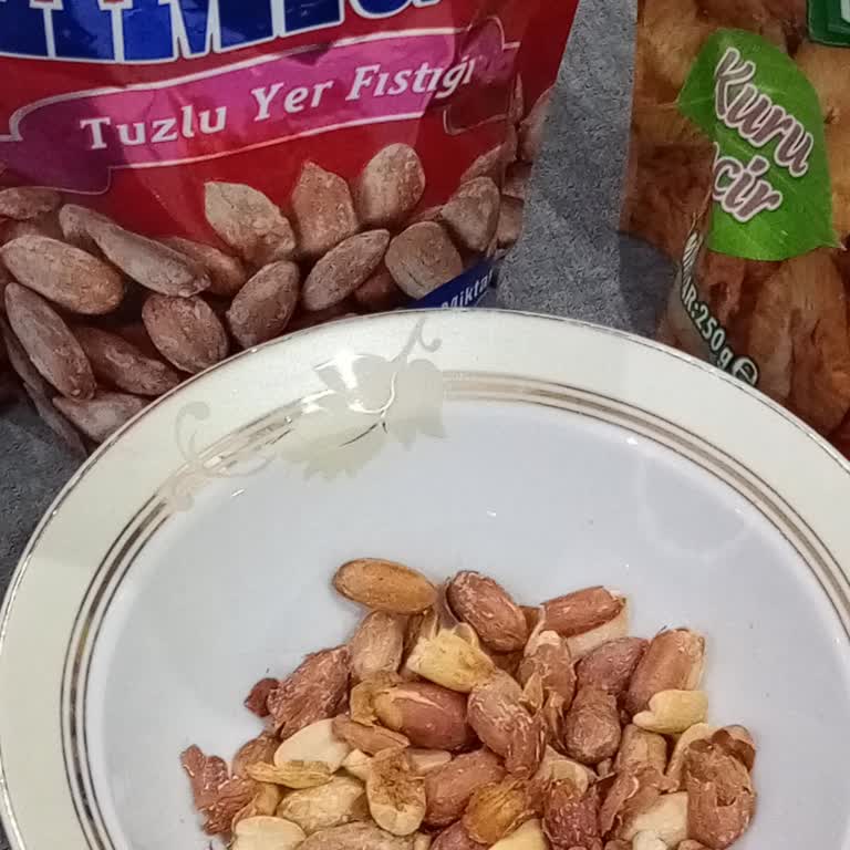 Bayat Ve Güveli Ürünler Nedeniyle Mağduriyet: Şok Market'ten Ürün Kontrolü Ve İade Talebi