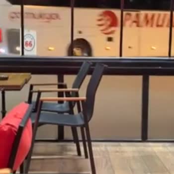 Arabica Coffee House Müşteri Ayrımı Yapılıyor, Sigara İçmeyenleri İçeriye Alıyorlar!