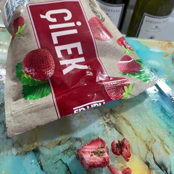 Donuk Çilekte Kurt Ve Küf: Gıda Güvenliği İhlali Ve İade Talebi