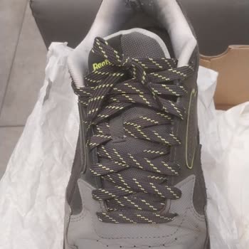 Aynı Mağazada Üçüncü Kez Ayakkabı İç Astarı Yırtıldı, Güvenim Sarsıldı