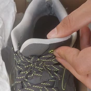 Aynı Mağazada Üçüncü Kez Ayakkabı İç Astarı Yırtıldı, Güvenim Sarsıldı