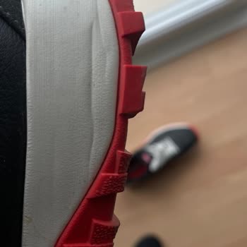 Camper Yeni Alınan Ayakkabıda Taban Çökmesi Ve Çalışan İlgisizliği Mağduriyet Yarattı