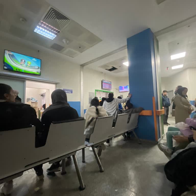 Çocuk Acil Bölümünde Yavaş İlerleyen Sıra Ve İletişim Eksikliği