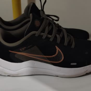 Nike Ayakkabı Islak Zeminde Kayıyor Yürümek İmkansız