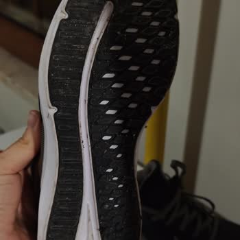 Nike Ayakkabı Islak Zeminde Kayıyor Yürümek İmkansız