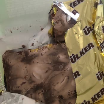 Bayat Ve Güven Vermeyen Ülker Antep Fıstıklı Çikolata Deneyimi