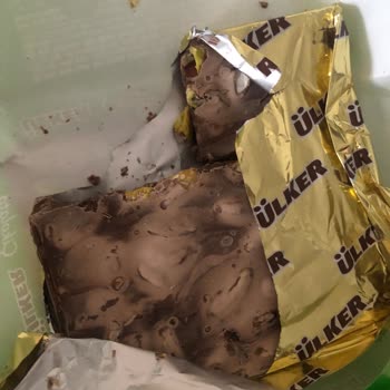 Bayat Ve Güven Vermeyen Ülker Antep Fıstıklı Çikolata Deneyimi