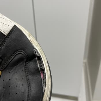 Kısa Sürede Yırtılan Ayakkabı Ve Orijinallik Belgesi Sorunu: FLO Ve Kocamanlar'dan Çözüm Alamıyorum