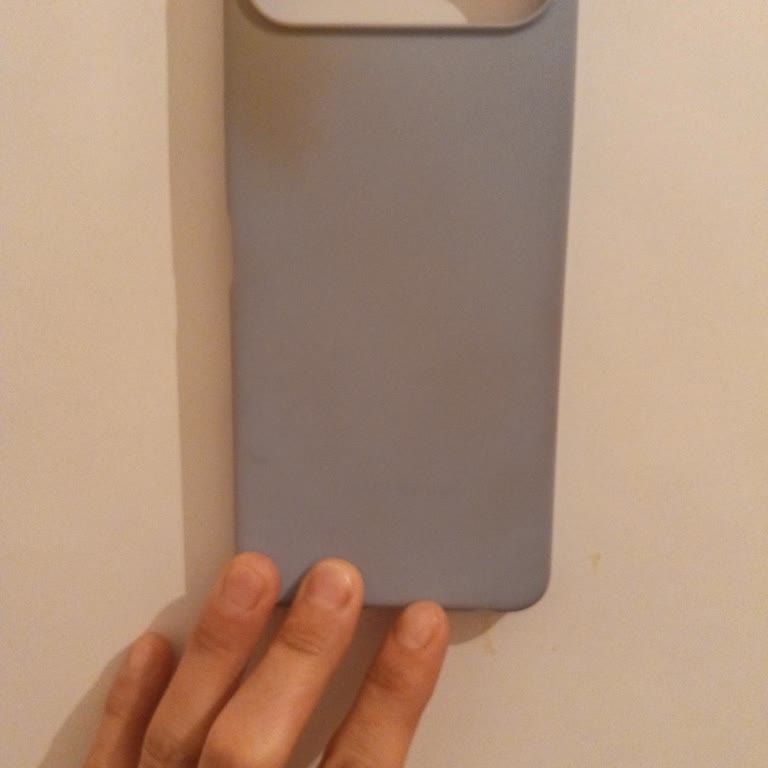 Kutudan Çıkan Kılıf Hızla Sarardı, Uygun Kılıf Bulamıyorum