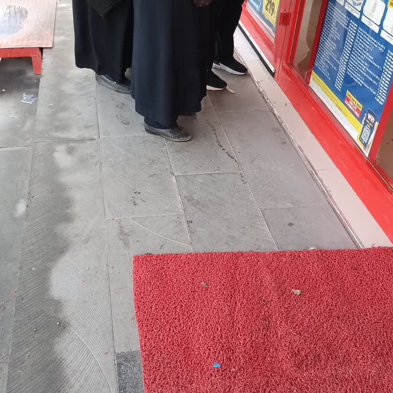 Şok Marketler Sürsürü Şubesinde Açılış Saatlerine Uyulmuyor, Müşteri Güveni Sarsılıyor!