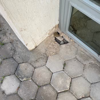 Fiber İnternet Çalışması Sonrası Apartman Önünde Oluşan Mağduriyet