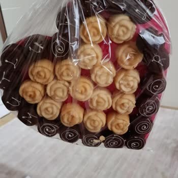 Hediye Olarak Gönderilen Yenilebilir Çiçek Bayat Ve Kötü Kokulu Ulaştı