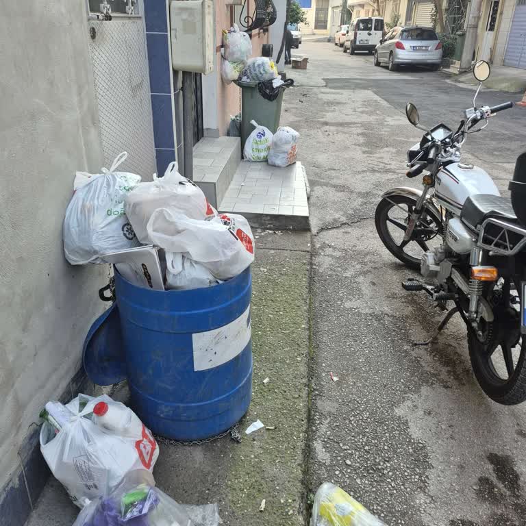 Hamitler Mahallesinde Biriken Çöpler Yaşamı Olumsuz Etkiliyor