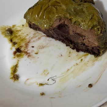 Değirmen Pastaneleri Pastadan Çıkan Metal Cisim