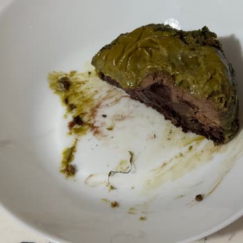 Değirmen Pastaneleri Pastadan Çıkan Metal Cisim