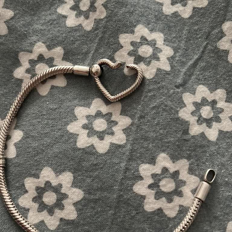 Pandora Bileklik Hem Genişledi Hem Koptu, Tamir Ve Destek Sağlanmadı